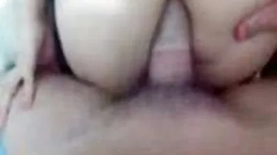 দুই উভকামী মহিলা তাদের pussies মুখে এবং লোকের লিঙ্গের উপর দিয়ে বসলেন এবং আলতো করে চুম্বন এবং আলিঙ্গন করতে শুরু করলেন, উত্তেজিত স্তনের বোঁটা দিয়ে একে অপরকে বাংলাদেশি সেস্ক ঘষতে লাগলেন