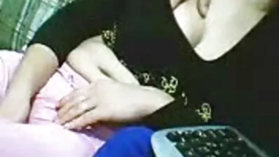 মলদ্বার আনন্দের জন্য একটি বাংলাদেশি মেয়েদের গোসলের ভিডিও ব্যবসায়িক অংশীদারকে একটি ঝামেলা-মুক্ত গাভী দিয়েছেন