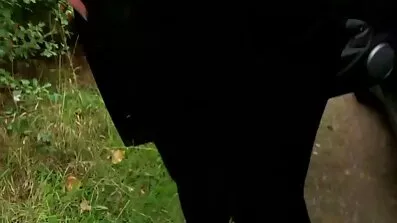 তিন বাংলাদেশি নেকেড বোন তাদের ভেজা গুদে বড় কালো বাঁড়া ভালোবাসে