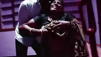 গাড়ী ধোয়ার বাংলাদেশি চোদাচুদি ফেনা দিয়ে নিজেকে ঢেকে রাখে এবং কাপড় খুলে দেয়, ক্লায়েন্টকে তার পাছায় একটি মোরগ ঢেলে দিতে দেয়