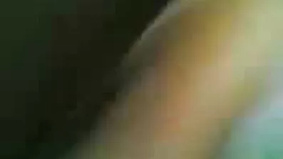কালোরা দুটি স্বর্ণকেশীকে পুতুল হিসেবে বাংলাদেশি সেস্ক ভিডিও ব্যবহার করে।