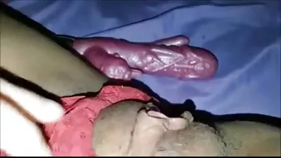 টয়লেটের ধারে বসে একজন তরুণ বাংলাদেশি সেক্স ভিডিও ছাত্র টয়লেটে তার বয়ফ্রেন্ডকে ব্লোজব দিয়েছে এবং তাকে চুদেছে।