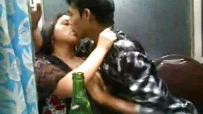 রাশিয়ান স্বর্ণকেশী চলচ্চিত্রে অভিনয় করতে পারে, কিন্তু বাড়িতে তৈরি পর্ণ বাংলাদেশি নতুন সেক্স ভিডিও রেকর্ড