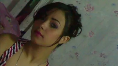 Saratov মেরি রক থেকে সৌন্দর্য তার প্রিয় পালঙ্কে glamorously বাংলাদেশি এক্স ভগ rumples