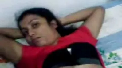 ট্যাটু করা সুন্দরী মোমবাতির আলোয় দেশি ভাবি সেক্স ভিডিও এশিয়ান বন্ধুকে চুদছে।